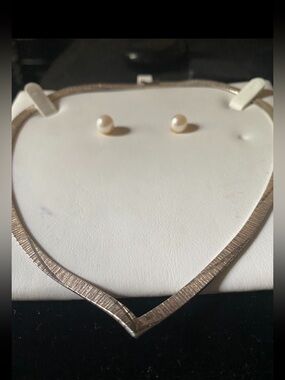 925 Italy Sterling Silver, Textured V-Shaped Necklace 16 inch. Vintage Italian.